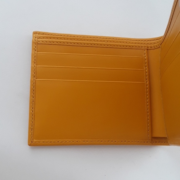 NIB 100% Authentic GUCCI wallet. Price is firm. - Picture 5 of 8